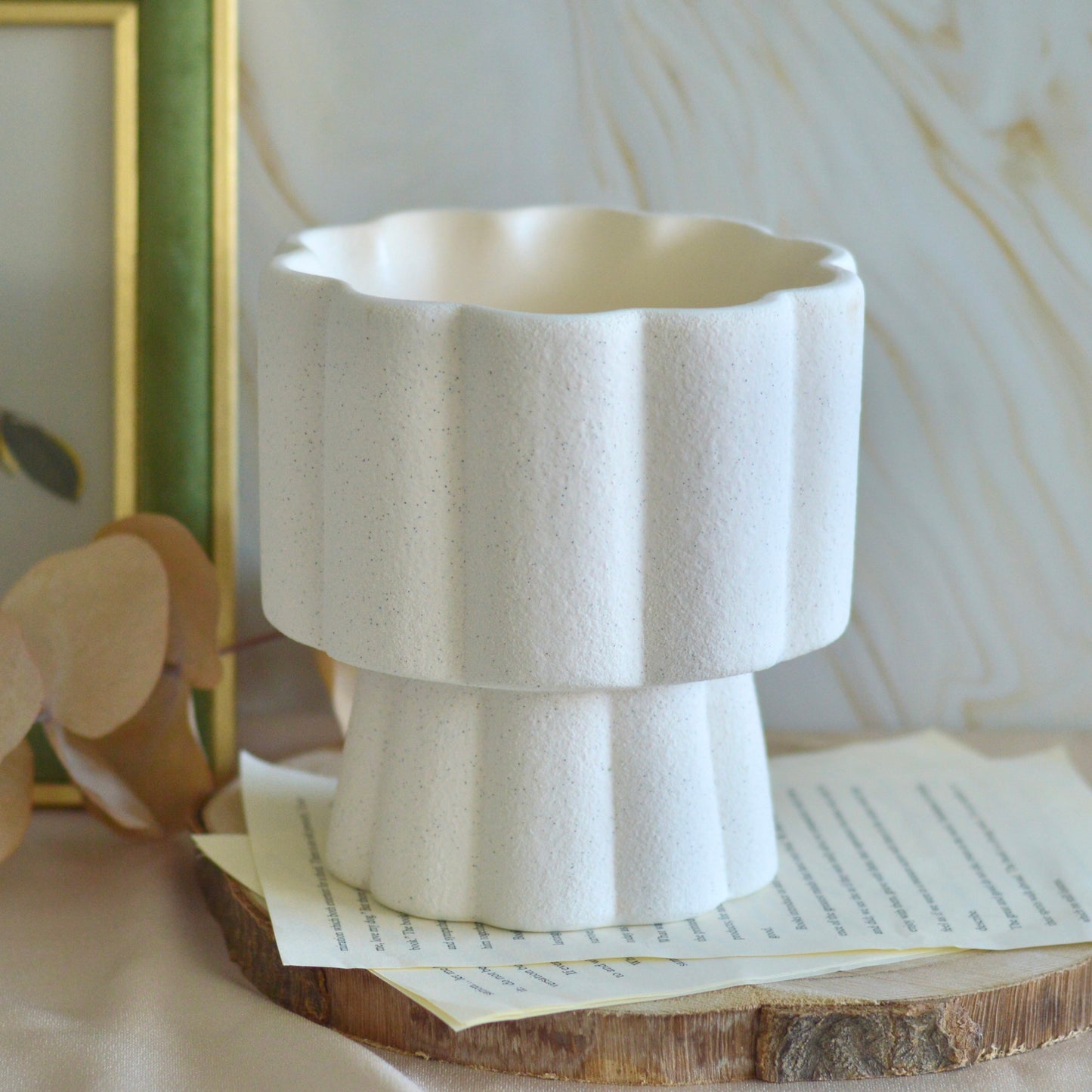 Quemador · Scalloped Pedestal