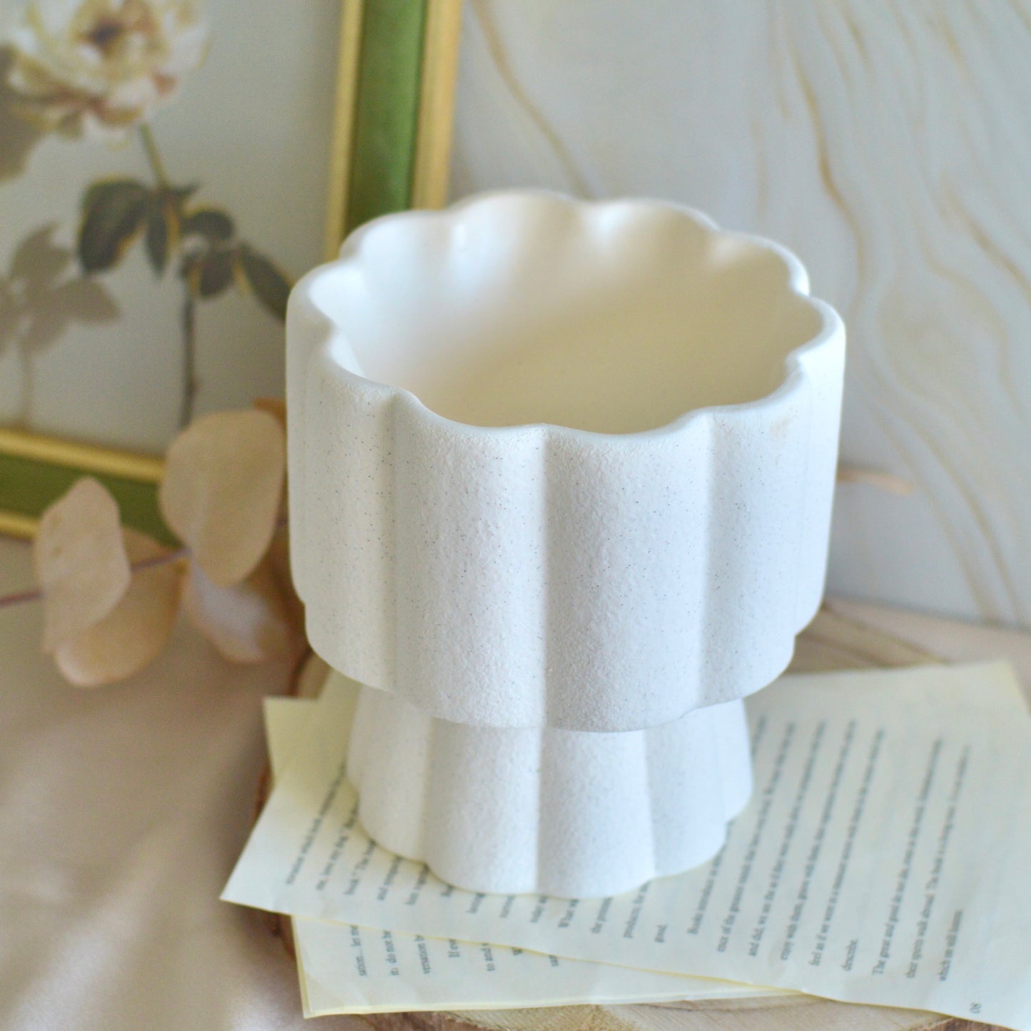 Quemador · Scalloped Pedestal