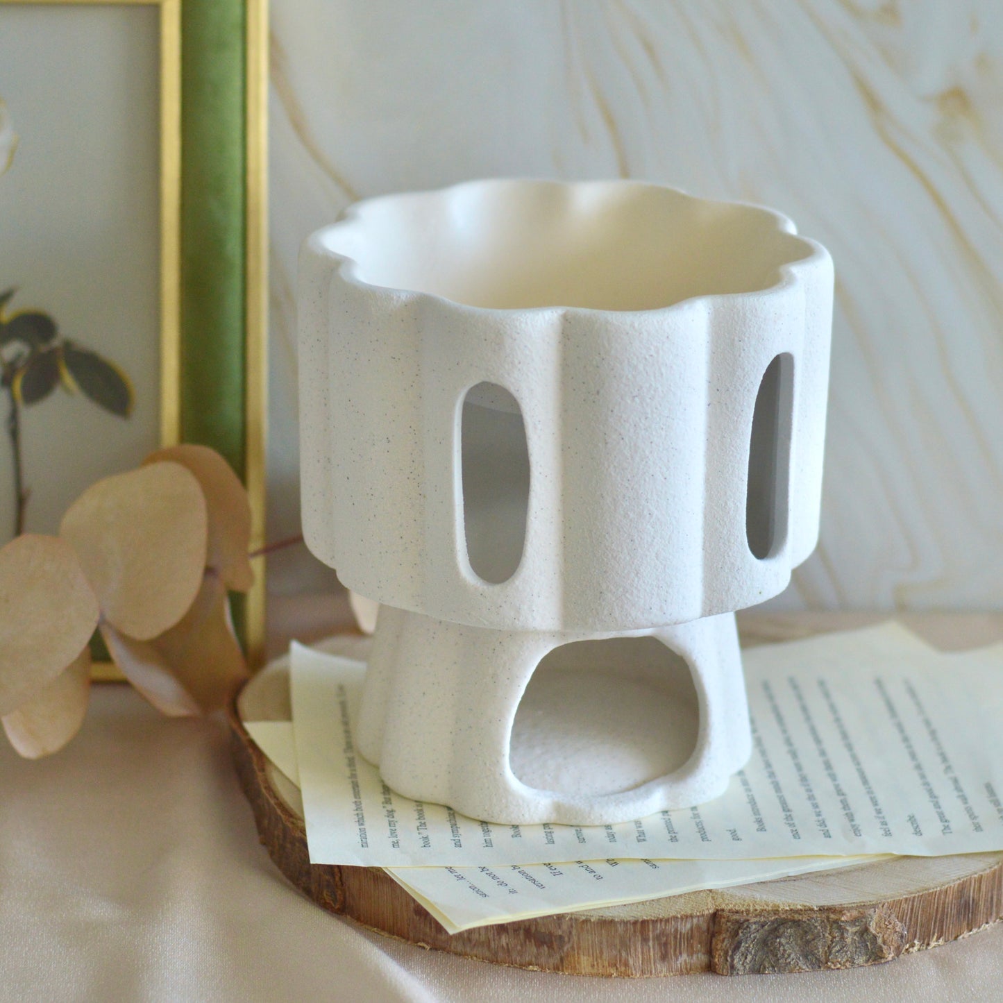 Quemador · Scalloped Pedestal